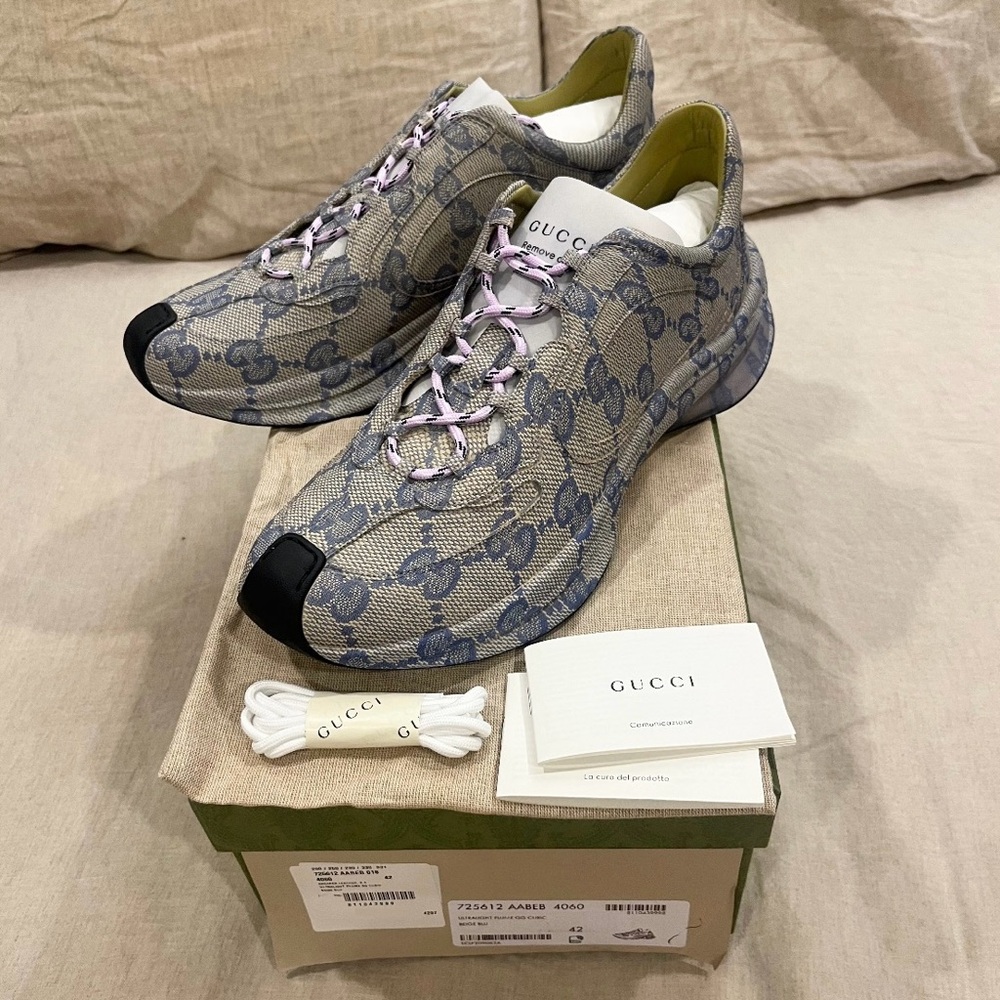 $1250 Gucci GG-Logo Monogram Supreme Canvas Run Sneaker, 42